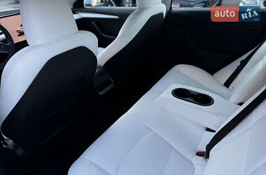 Седан Tesla Model 3 2023 в 