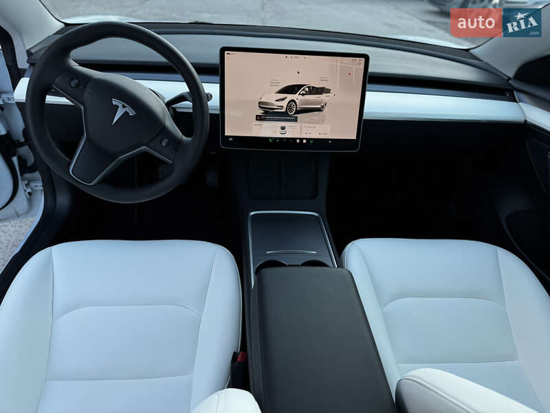 Седан Tesla Model 3 2023 в Житомирі