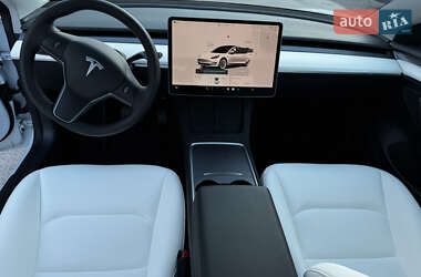 Седан Tesla Model 3 2023 в 