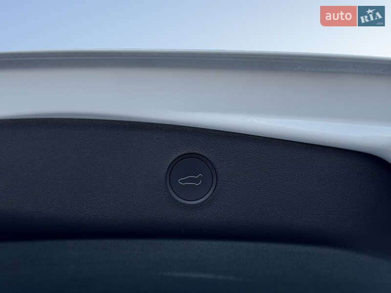 Седан Tesla Model 3 2023 в Житомирі