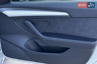 Седан Tesla Model 3 2023 в 