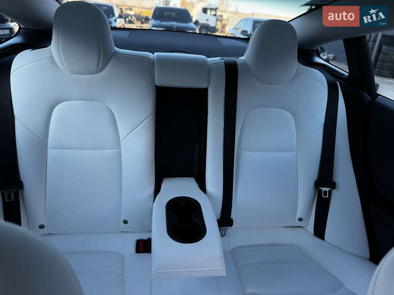 Седан Tesla Model 3 2023 в Житомирі