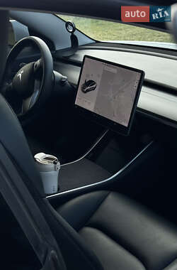 Седан Tesla Model 3 2019 в Тернополі