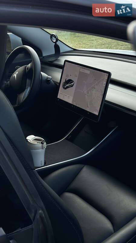 Седан Tesla Model 3 2019 в Тернополе