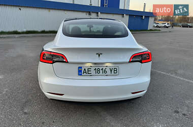 Седан Tesla Model 3 2020 в 