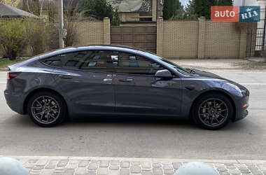Седан Tesla Model 3 2021 в 