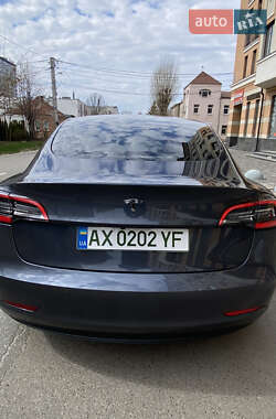 Седан Tesla Model 3 2021 в 