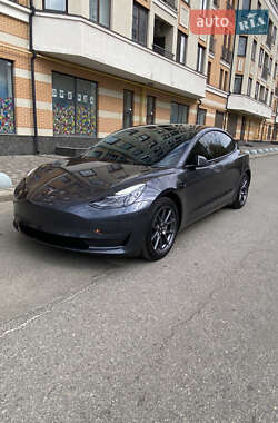 Седан Tesla Model 3 2021 в 