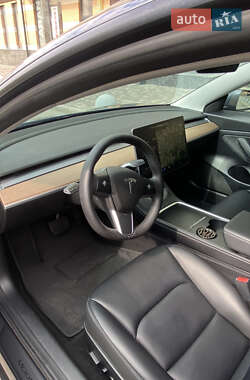 Седан Tesla Model 3 2021 в 
