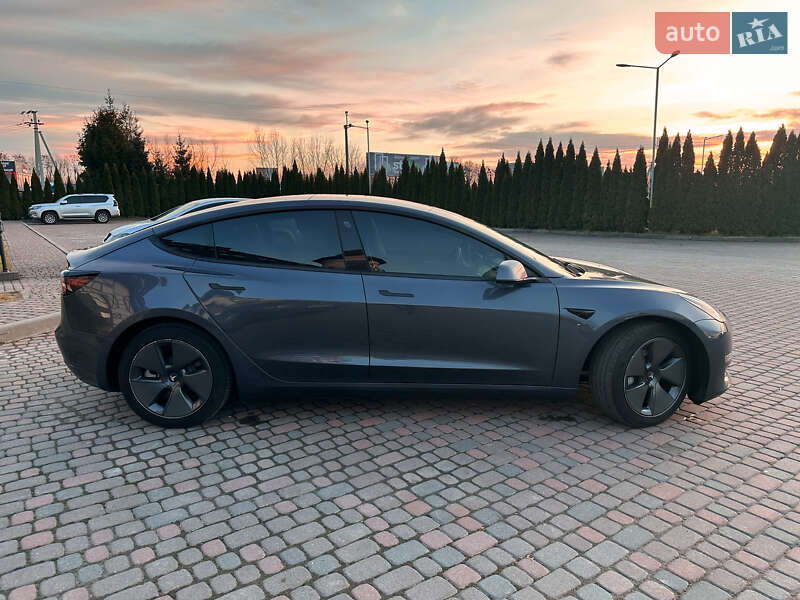 Седан Tesla Model 3 2022 в Львове