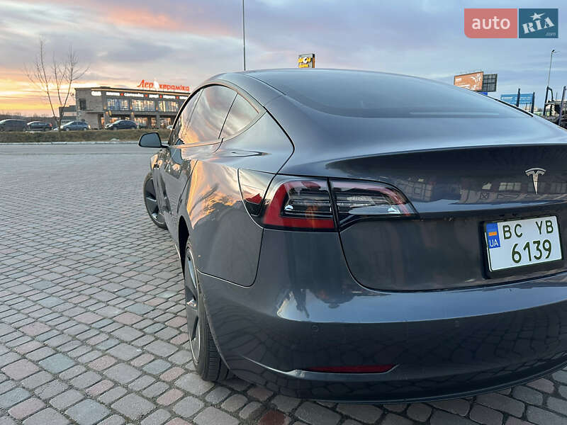 Седан Tesla Model 3 2022 в Львове