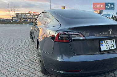 Седан Tesla Model 3 2022 в 