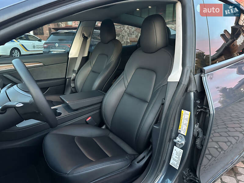 Седан Tesla Model 3 2022 в Львове