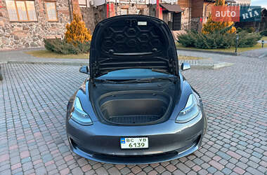 Седан Tesla Model 3 2022 в 