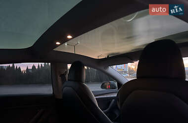 Седан Tesla Model 3 2022 в 
