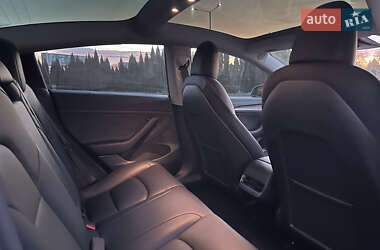 Седан Tesla Model 3 2022 в 