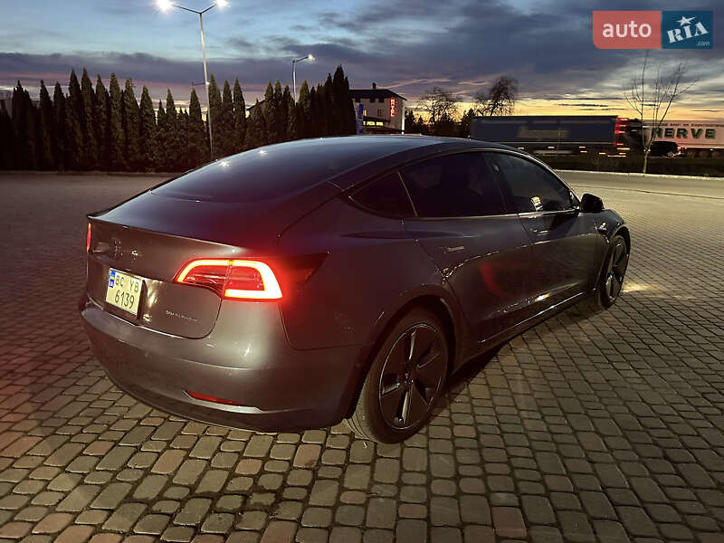 Седан Tesla Model 3 2022 в Львове