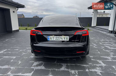 Седан Tesla Model 3 2021 в 