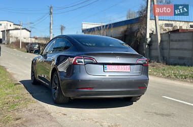 Седан Tesla Model 3 2022 в 