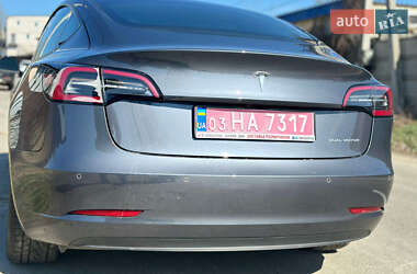 Седан Tesla Model 3 2022 в 