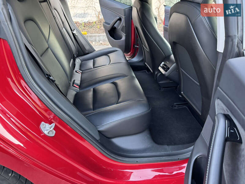 Седан Tesla Model 3 2020 в Киеве