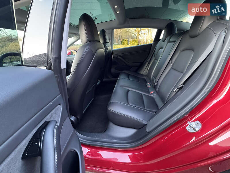 Седан Tesla Model 3 2020 в Киеве