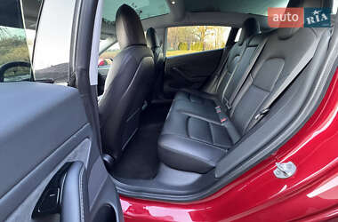 Седан Tesla Model 3 2020 в 