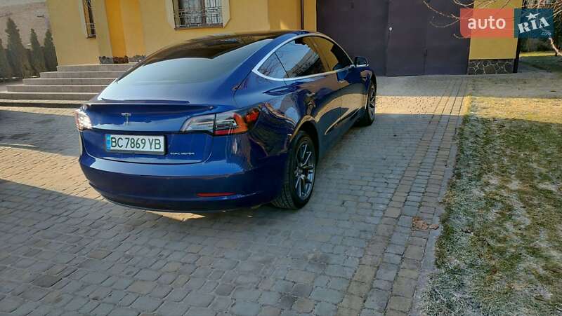Седан Tesla Model 3 2019 в Львове
