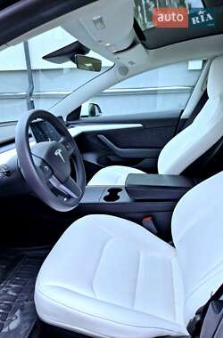 Седан Tesla Model 3 2021 в 