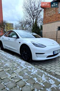 Седан Tesla Model 3 2021 в 