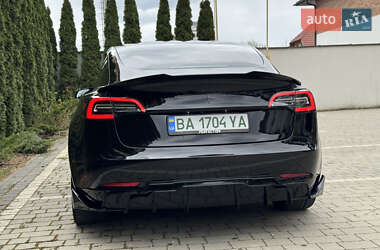 Седан Tesla Model 3 2022 в 