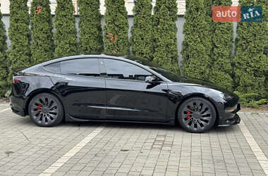 Седан Tesla Model 3 2022 в 