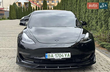 Седан Tesla Model 3 2022 в 