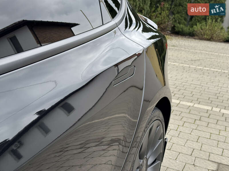 Седан Tesla Model 3 2022 в Ужгороді