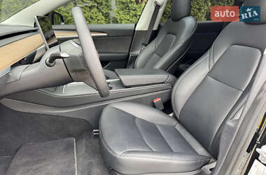 Седан Tesla Model 3 2022 в 