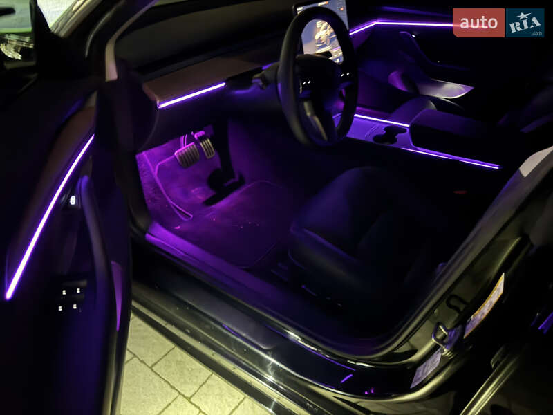Седан Tesla Model 3 2022 в Ужгороді