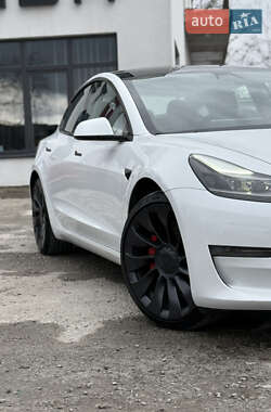 Седан Tesla Model 3 2022 в 