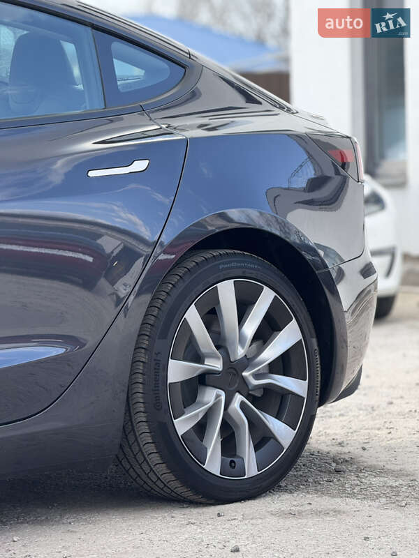 Седан Tesla Model 3 2024 в Вінниці