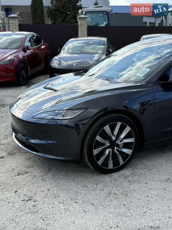 Седан Tesla Model 3 2024 в Вінниці
