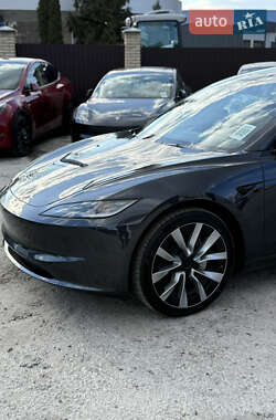 Седан Tesla Model 3 2024 в 