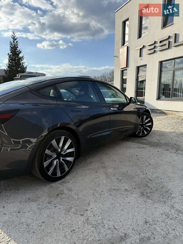 Седан Tesla Model 3 2024 в Вінниці