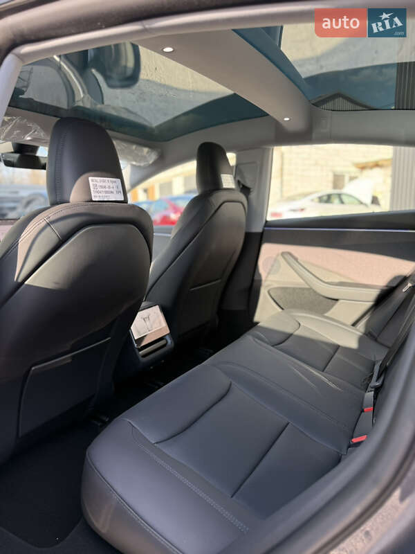 Седан Tesla Model 3 2024 в Вінниці