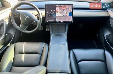 Седан Tesla Model 3 2021 в 