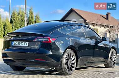 Седан Tesla Model 3 2021 в 