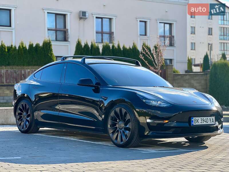 Седан Tesla Model 3 2021 в 