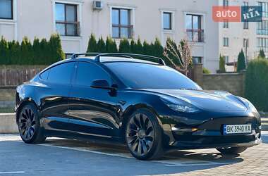 Седан Tesla Model 3 2021 в 