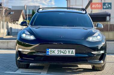 Седан Tesla Model 3 2021 в 