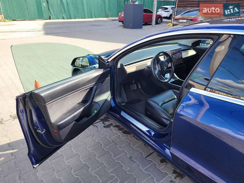 Седан Tesla Model 3 2019 в Киеве
