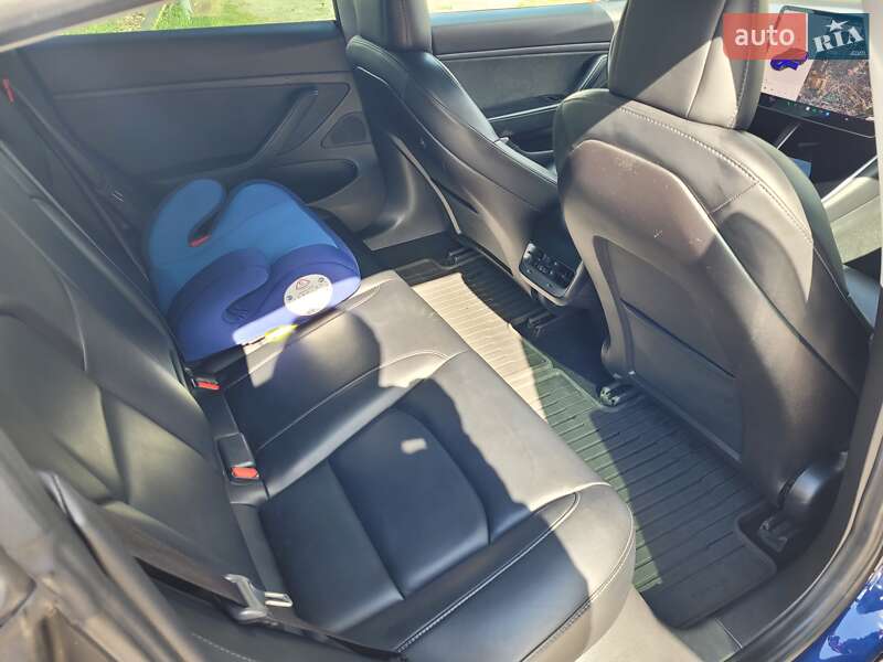 Седан Tesla Model 3 2019 в Киеве