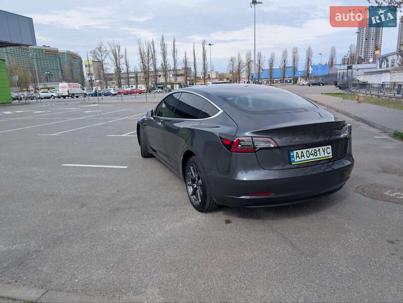Седан Tesla Model 3 2019 в Киеве